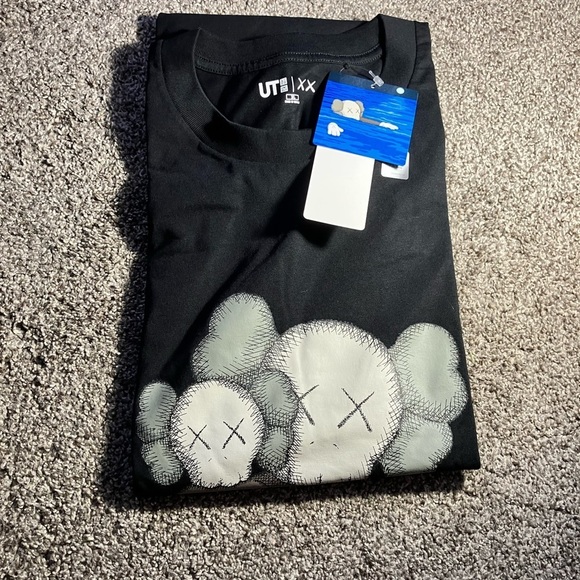 Kaws x uniqlo collab t shirt ut size xl - Picture 5 of 7